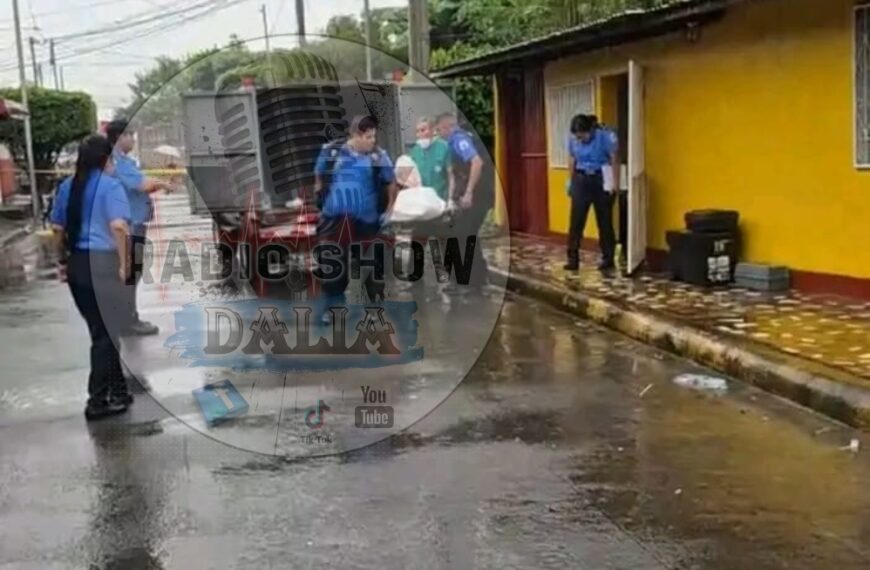 Horror en Managua: mujer es brutalmente asesinada a puñaladas por su esposo.